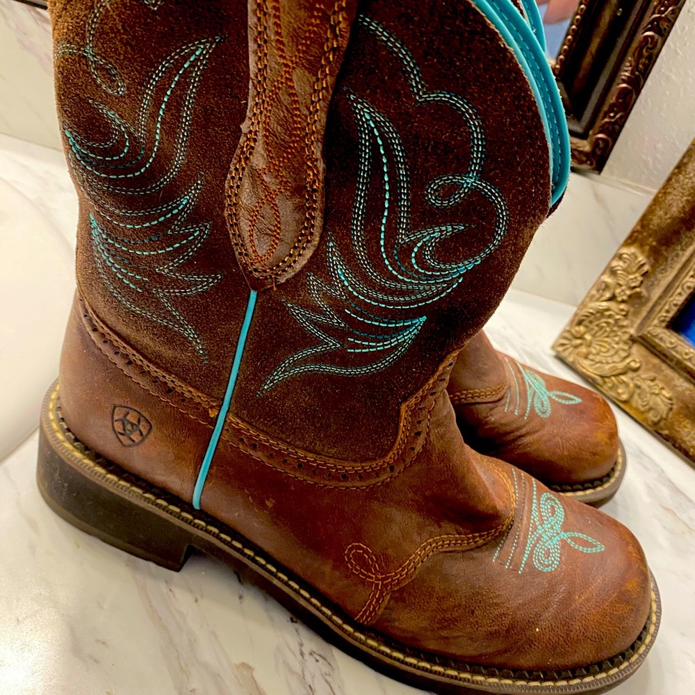 Ariat boots. Worn once great condition. Size 9.5